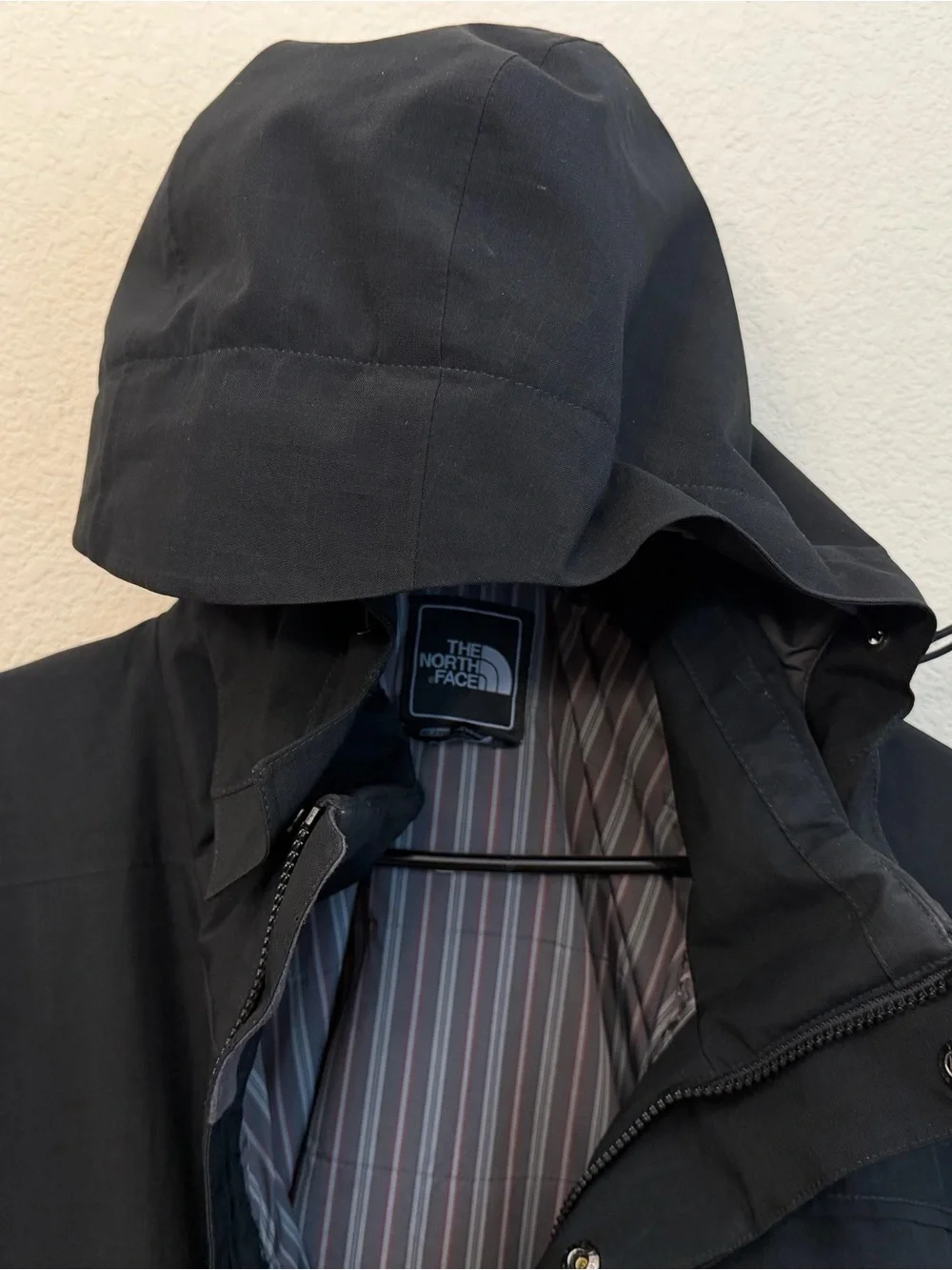 The North Face Hyvent Black Hooded field Raincoat with Flap Pockets Sz XL